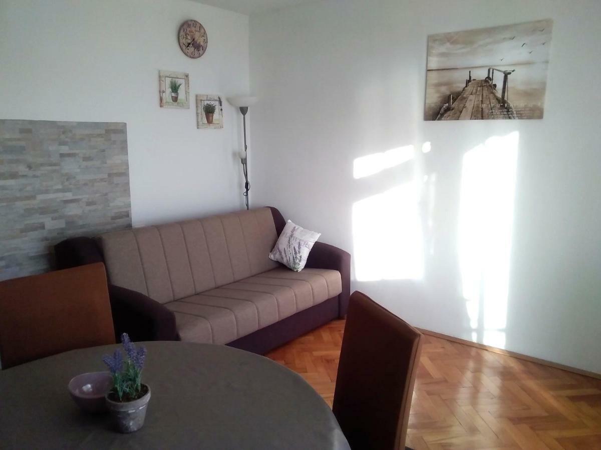 Apartment Nina Senj  Buitenkant foto